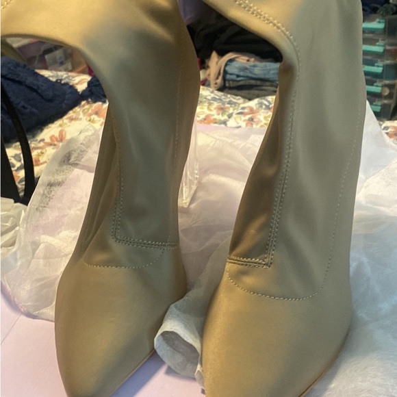 SHEIN womens 8.5 boots with clear heel - Picture 3 of 3